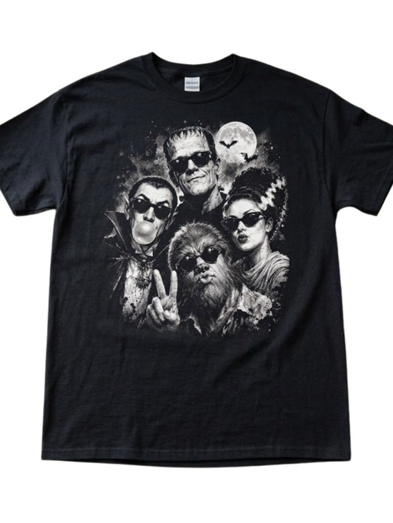 Gildan Other - Retro Halloween Monster Selfie Graphic T-shirt